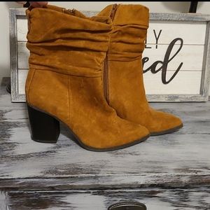 Brown Boots. Size 8. APT.9 Brand.